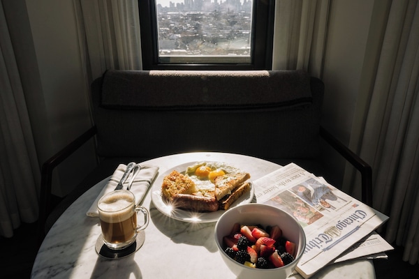 Habitación, 1 cama King size, en esquina | Servicio a la habitación