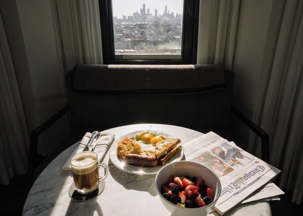 Room, 1 King Bed, Corner | In-room dining - The Robey, Chicago, a Member of Design Hotels (Chicago)