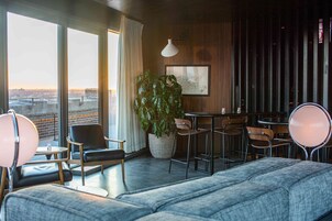 3 bars/lounges, cocktail bar, rooftop bar, rooftop bar