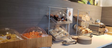Gratis frukostbuffé på vardagar