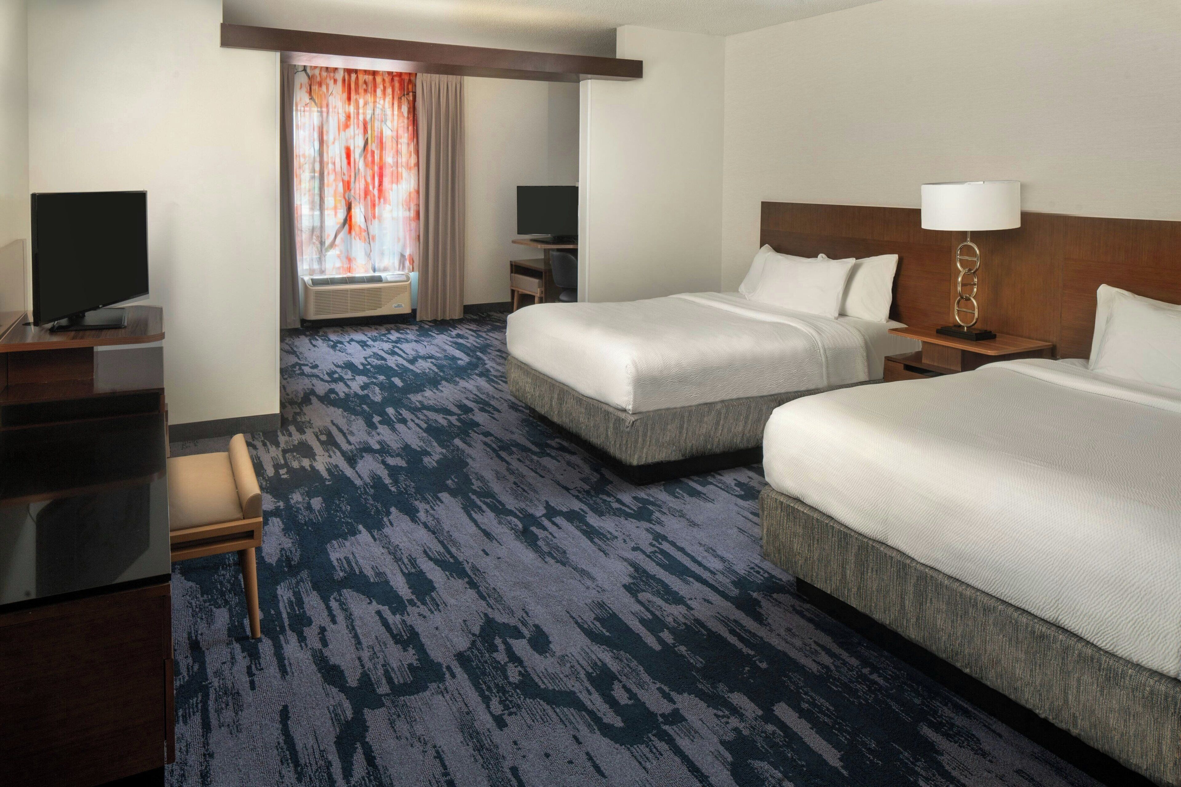 Hypo-allergenic bedding, in-room safe, desk, blackout drapes