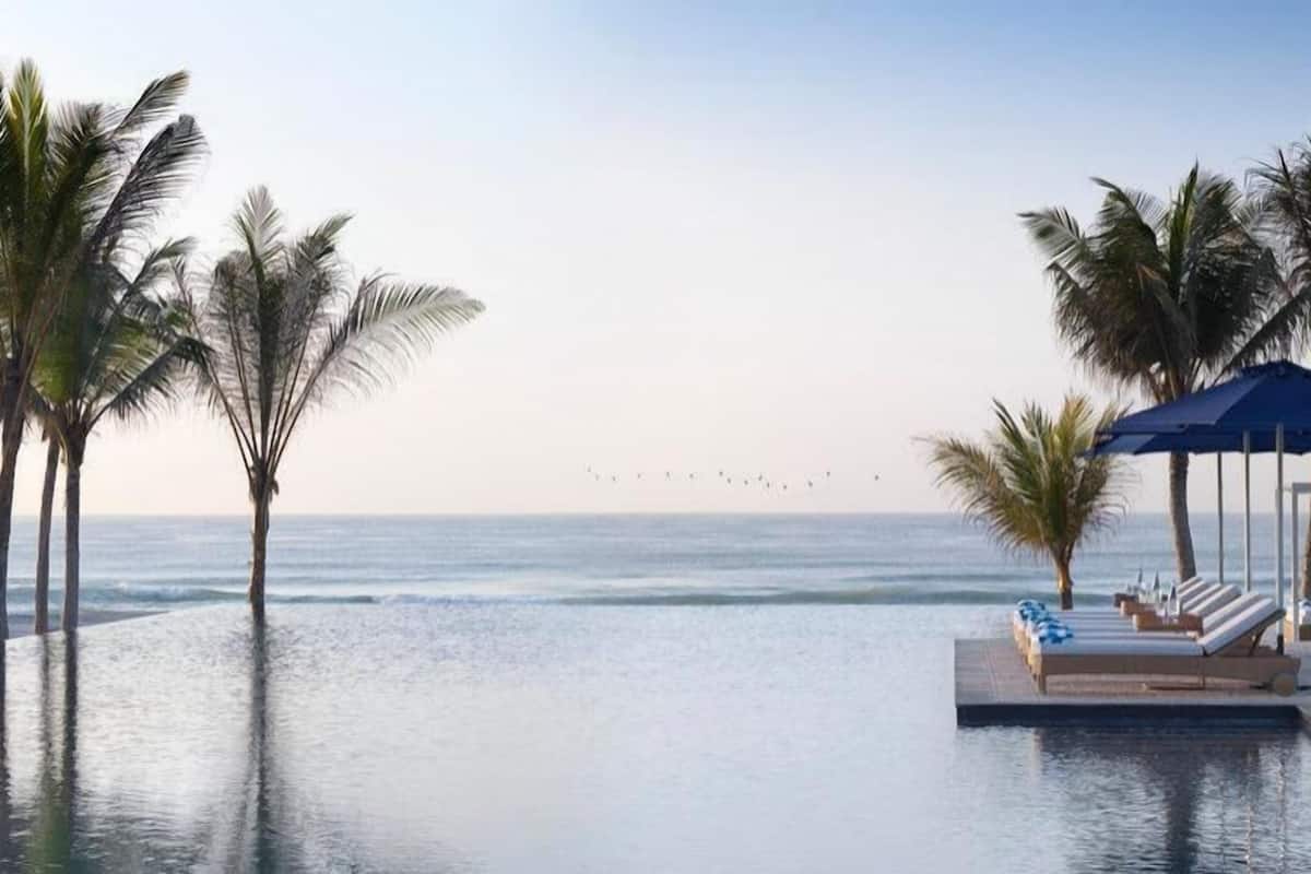 Pool | Outdoor pool, open 7:00 AM to 7:00 PM, free cabanas, pool umbrellas