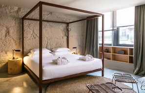 Deluxe Suite | Premium bedding, minibar, in-room safe, individually decorated - Armazém Luxury Housing (Porto)