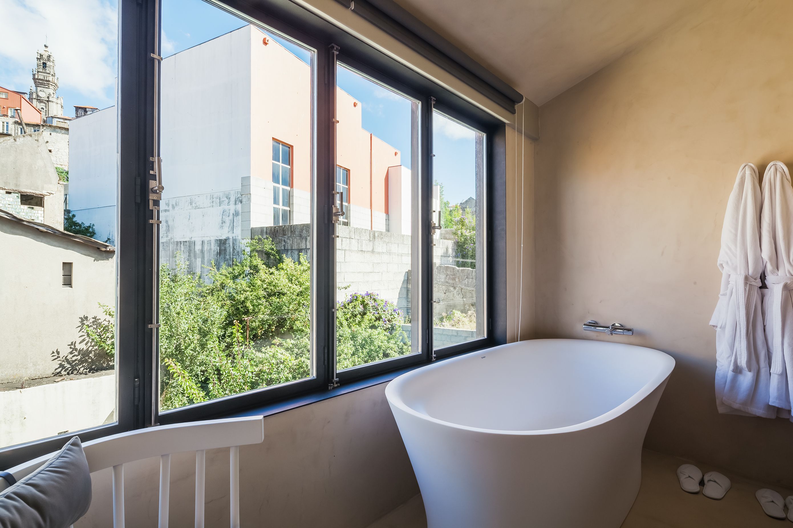 signature apartment, 2 bedrooms, terrace, executive level | deep-soaking bathtub