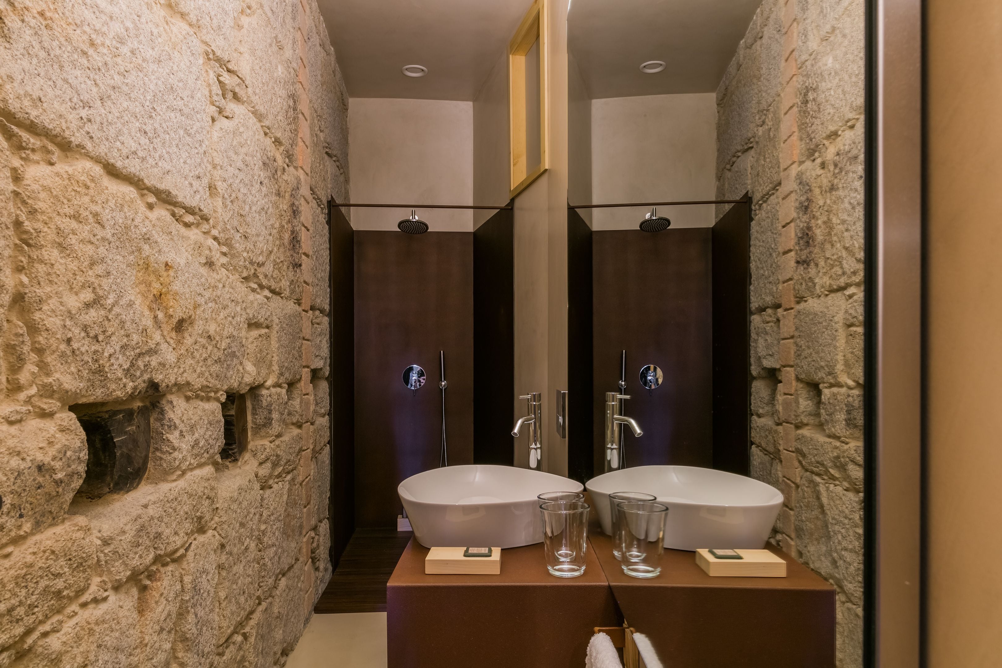 signature apartment, 2 bedrooms, terrace, executive level | bathroom | free toiletries, hair dryer, bathrobes, slippers