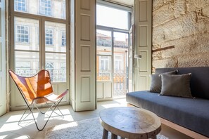 Design Apartment, 1 King Bed, Bathtub, Tower | Living area | TV - Armazém Luxury Housing (Porto)