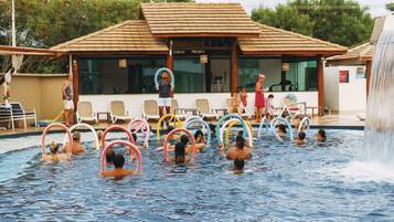 2 piscinas externas, espreguiçadeiras
