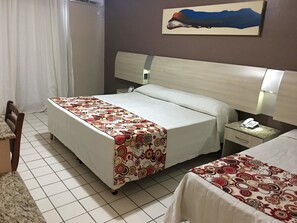 套房 (Suite Master) | 迷你吧、客房内保险箱、特色装修、办公桌
