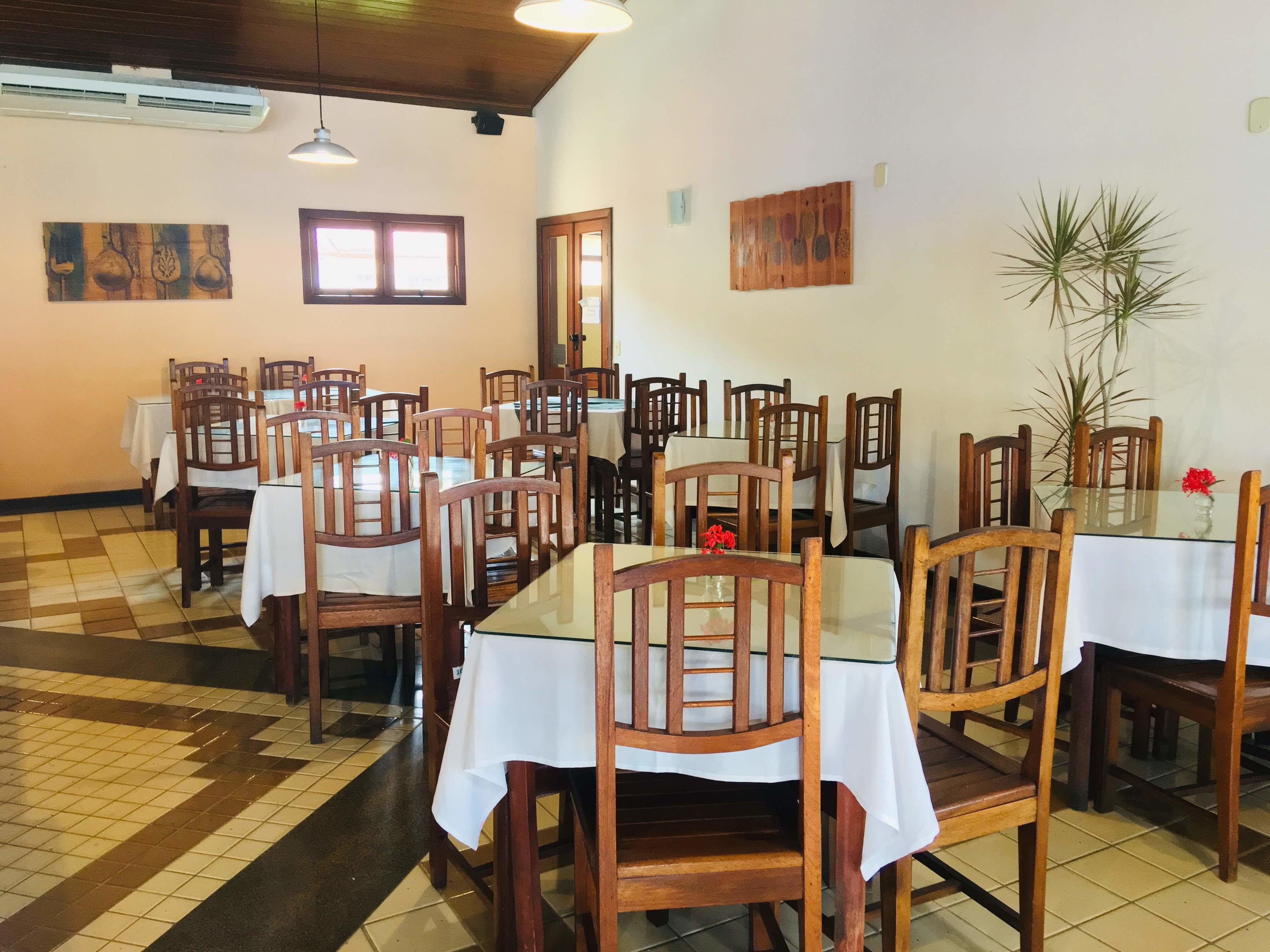 Café da manhã com buffet grátis todos os dias