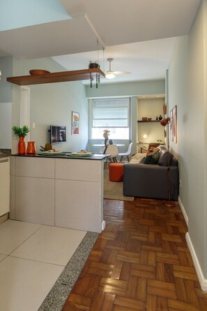 Apartment | Living area | 40-inch flat-screen TV with digital channels, TV - Rio Habitat Almirante (Rio de Janeiro)