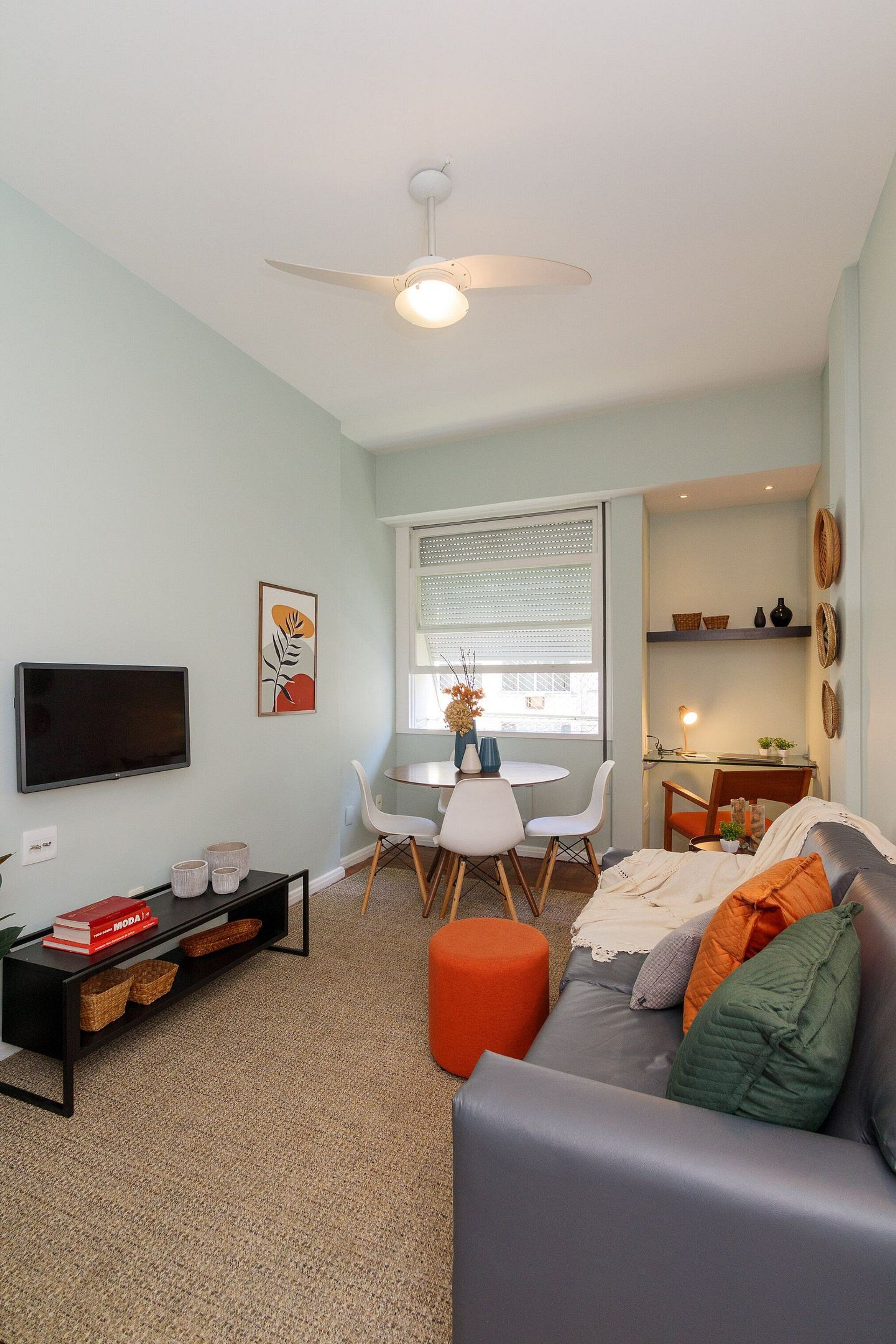 Apartment | Ruang tamu | 40 inci televisyen skrin rata dengan digital, TV 