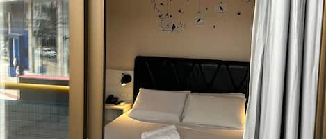Minibar, desk, blackout drapes, WiFi (free)