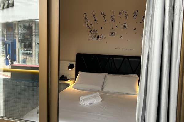 Comfort Room (cama queen size) | Minibar, desk, blackout drapes, WiFi (free)