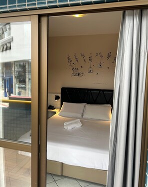 Comfort Room (cama queen size) | Minibar, desk, blackout drapes, free WiFi - Pousada Villa Atlântica (Balneário Camboriú)