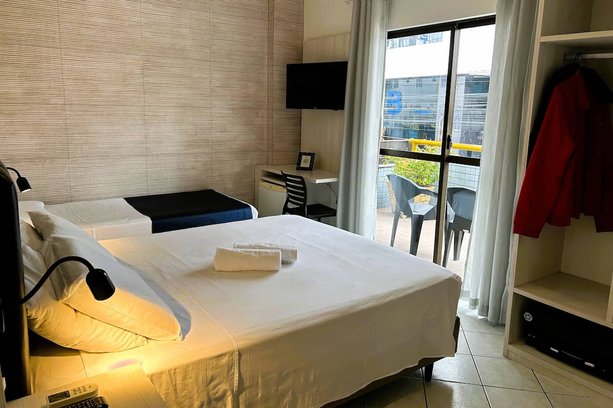 Rom – comfort (cama queen size) | Minibar, skrivebord, blendingsgardiner og wi-fi (inkludert)
