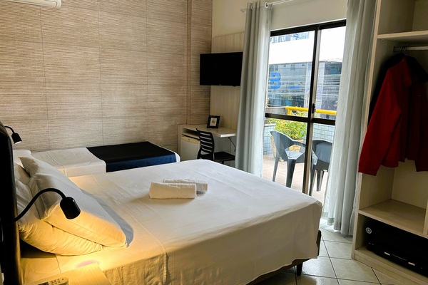 Comfort Room (cama queen size) | Minibar, desk, blackout drapes, WiFi (free)