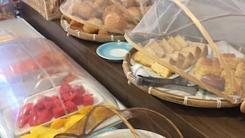 Esmorzar diari d'estil bufet gratuït