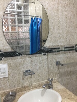 Loft | Bathroom sink - Rio Habitat Posto 3 Copacabana (Rio de Janeiro)