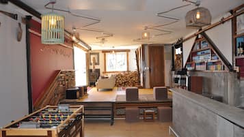 Bar lounge