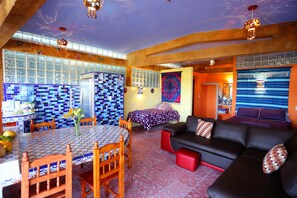 Suite, Multiple Beds, Kitchen, Bay View | Living area