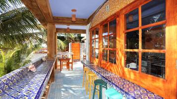 Suite, 2 camas Queen size, cocina, vista a la bahía | Terraza o patio