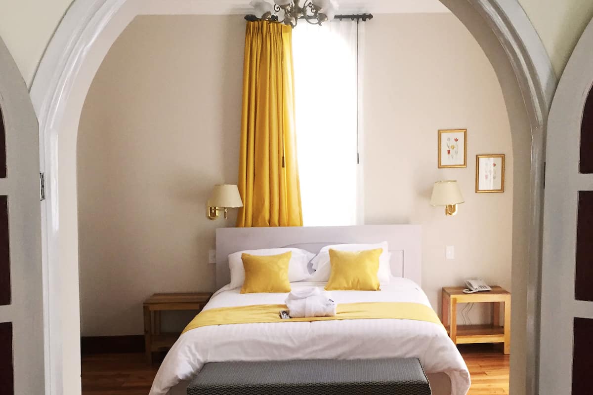 Frette Italian sheets, premium bedding, in-room safe