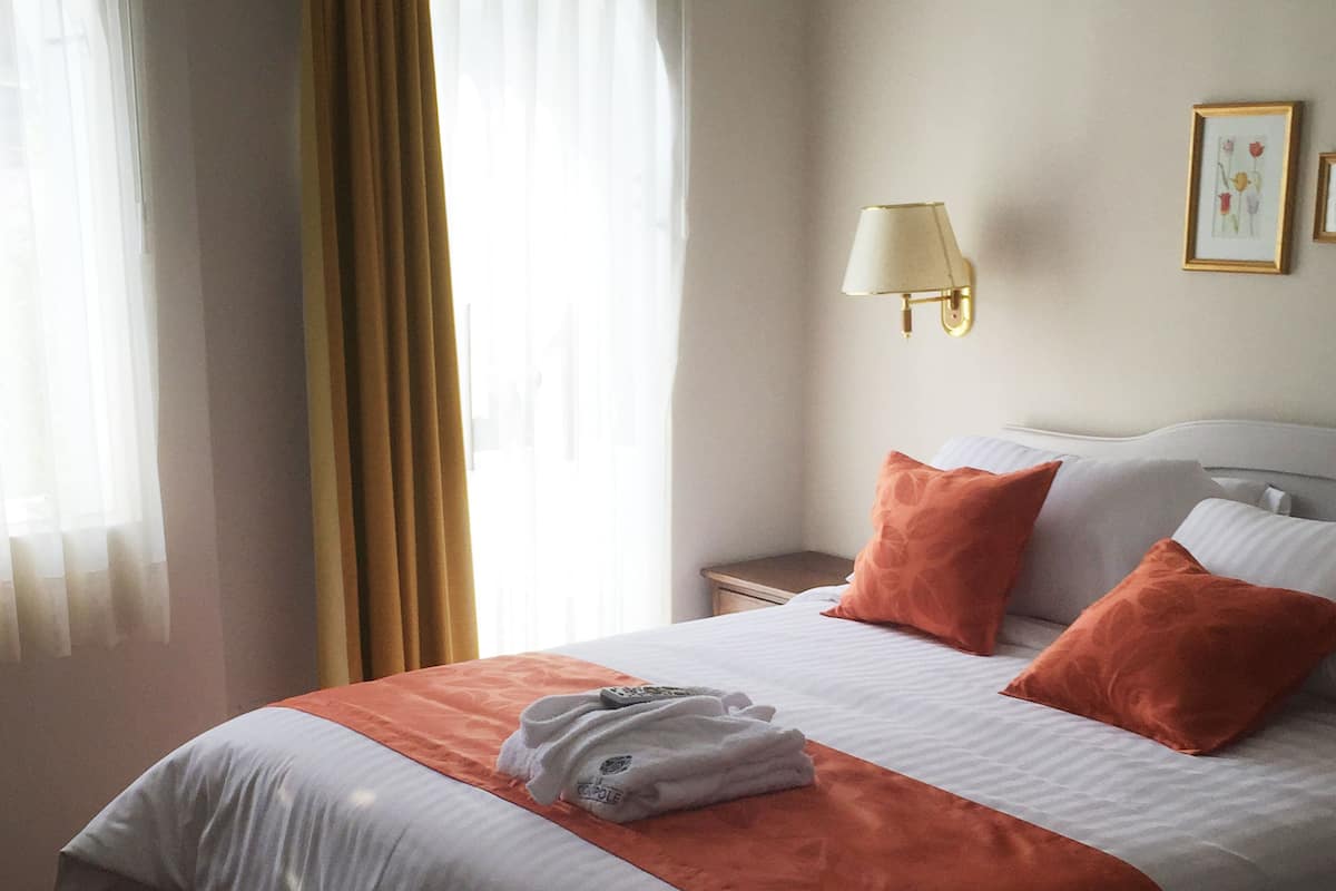 Frette Italian sheets, premium bedding, in-room safe
