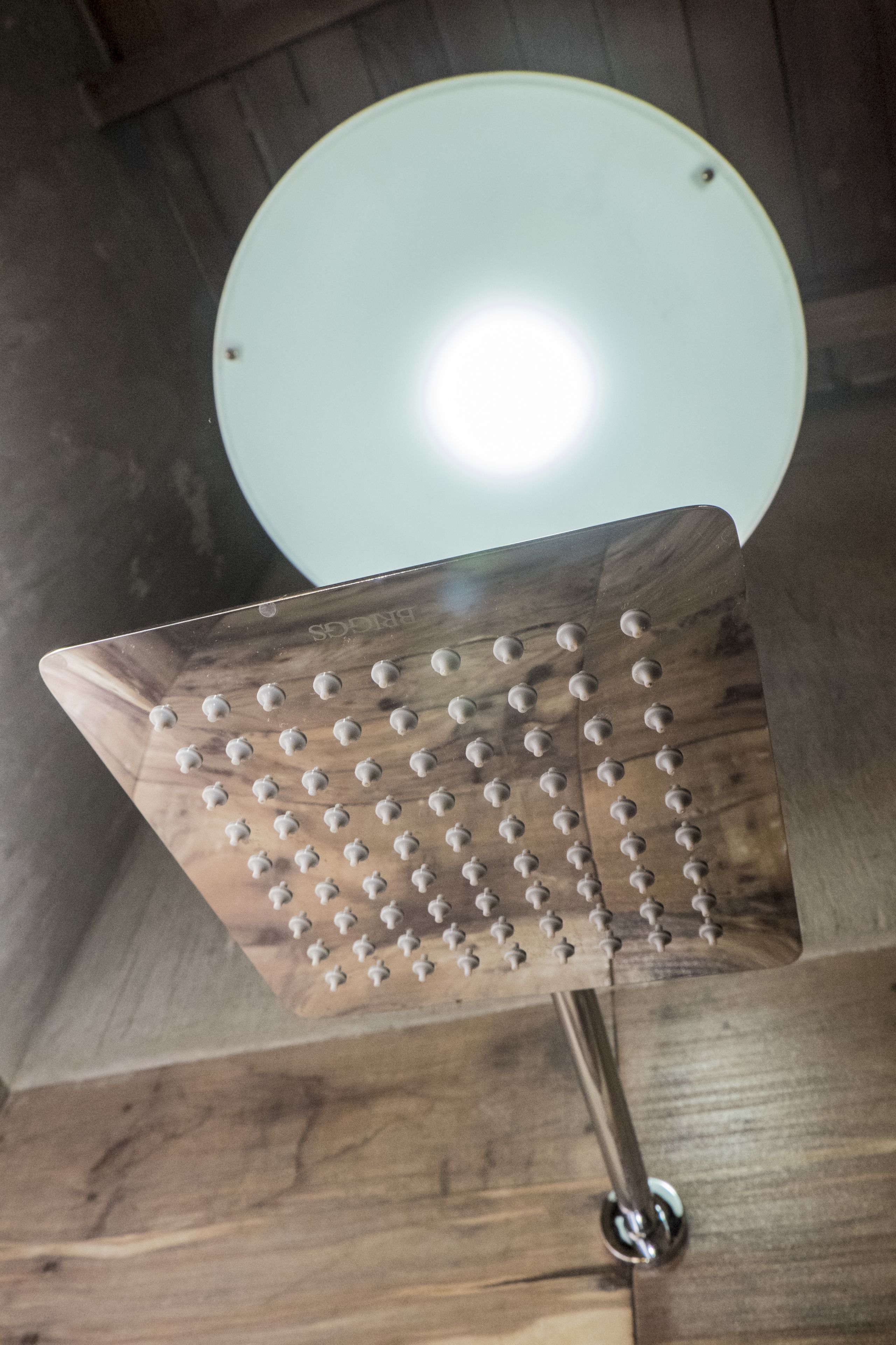 twin room | bathroom | deep-soaking bathtub, rainfall showerhead, free toiletries, hair dryer