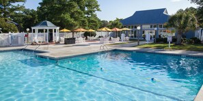 Piscine couverte, piscine extérieure