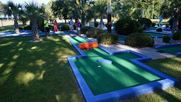 Mini-golf