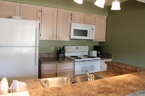 Deluxe Room, 1 Bedroom | Private kitchen