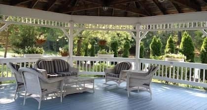Twin Lakes Lodge
