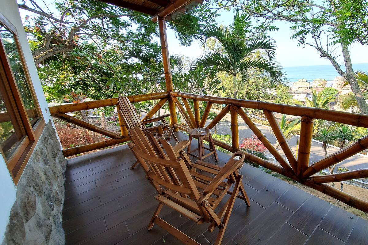 Bungalow with Sea View