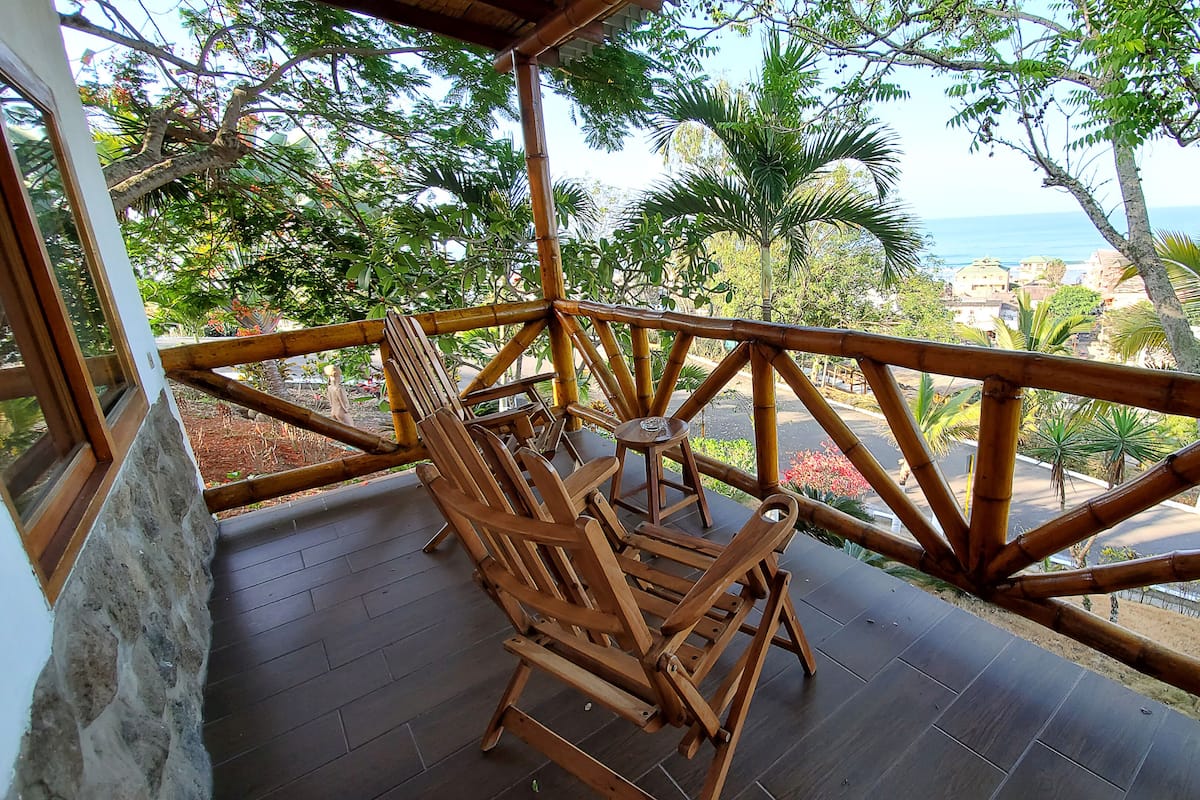 Bungalow with Sea View