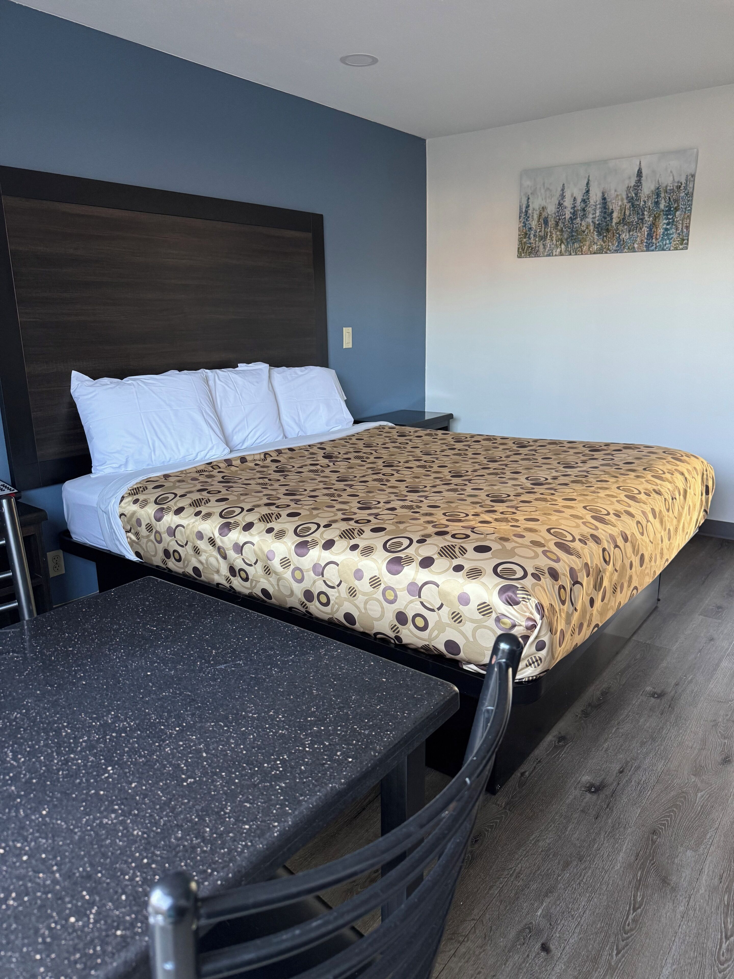 Desk, bed sheets