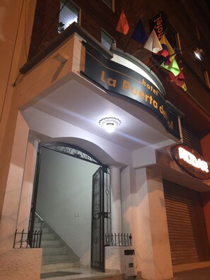 Majoituspaikan sisäänkäynti