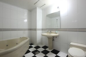Premium Room | Bathroom | Separate tub and shower, free toiletries, hair dryer, bathrobes - Utopia Motel (Gumi)