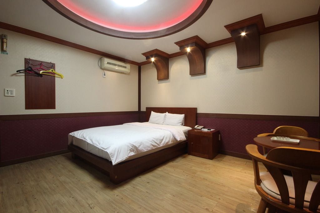 Standard Room | Free WiFi, bed sheets