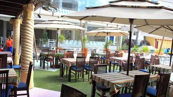 Khu ẩm thực ngoài trời