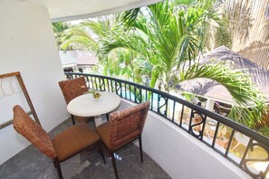 Studio Apartment | Balcony - Villa Sunset Boracay (Boracay Island)