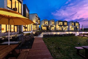 Front of property – evening/night - De Reve Jeju (Jeju City)