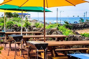 Outdoor dining - De Reve Jeju (Jeju City)