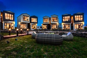 Fassade der Unterkunft – Abend/Nacht