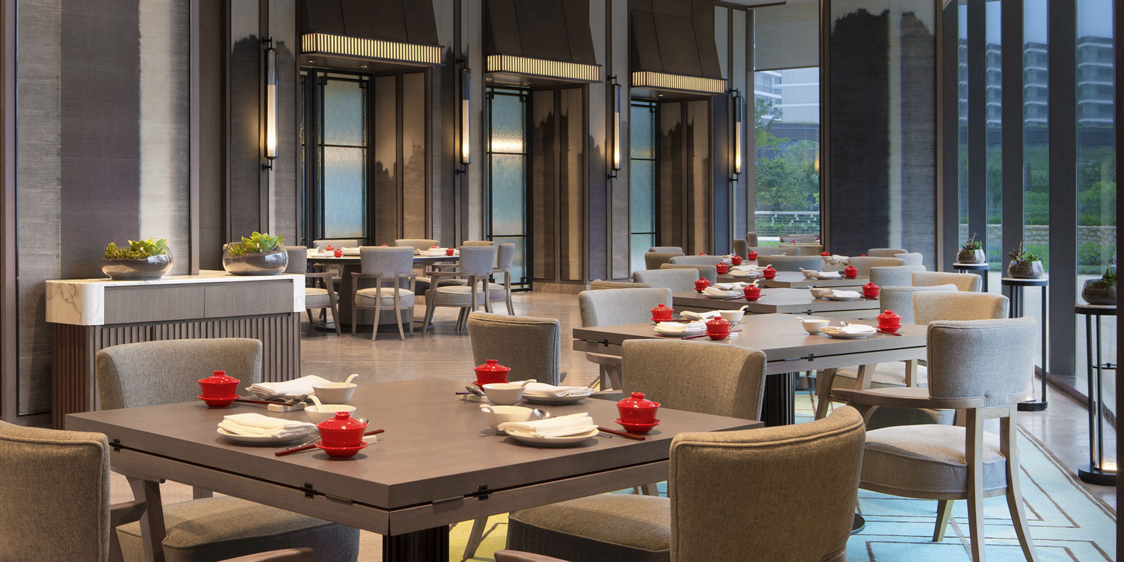 2 restaurants, breakfast, lunch, dinner served; international cuisine