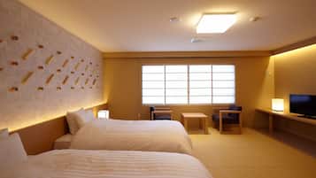 In-room safe, desk, free WiFi