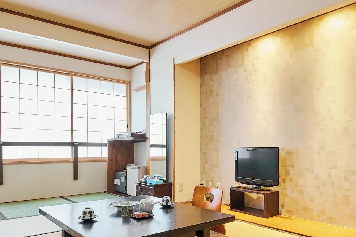 Japanese-Style Room, Shared Bathroom (7 Tatami Mats)