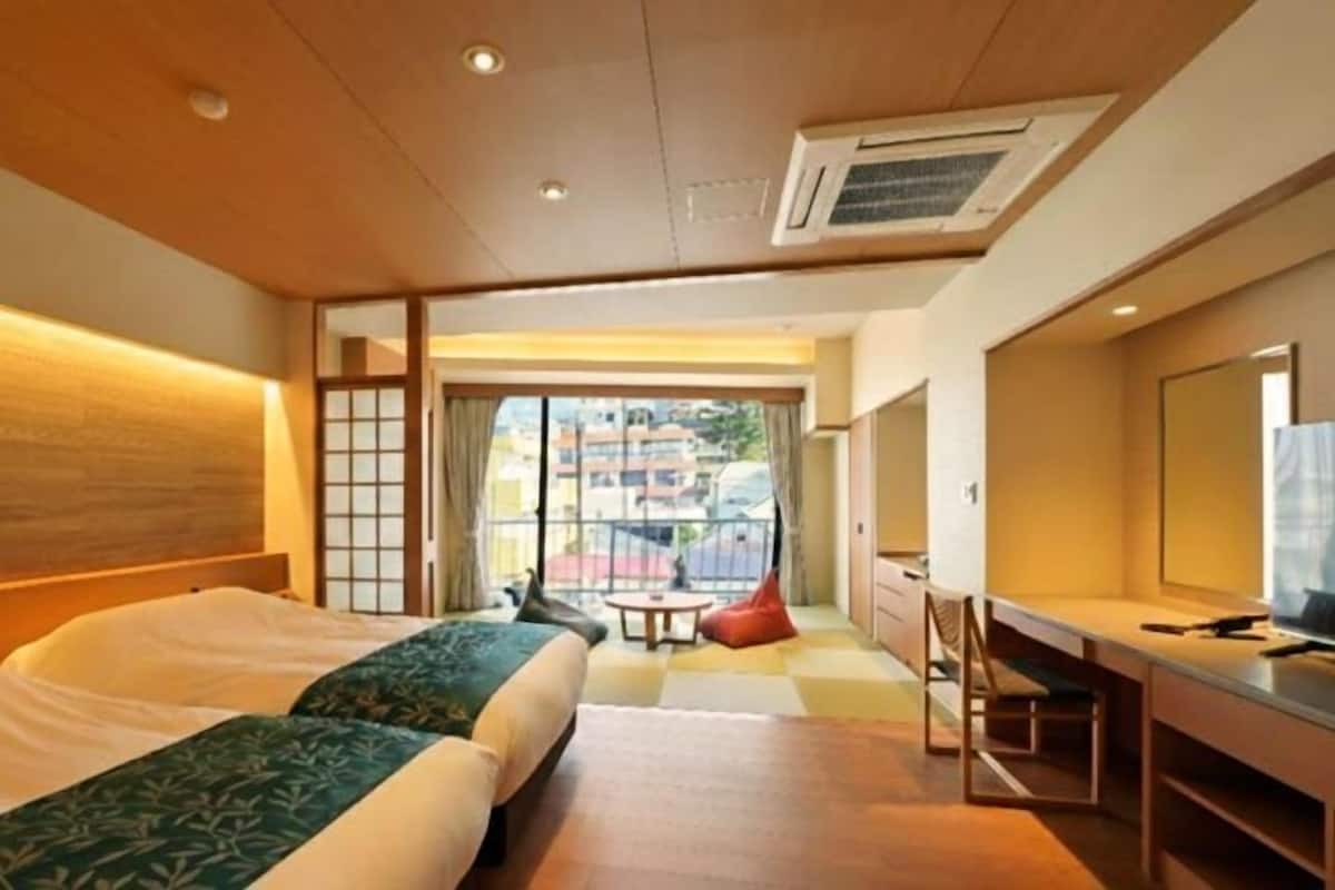 In-room safe, free WiFi, bed sheets