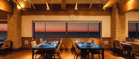 2 restaurantes, café da manhã, culinária francesa