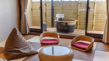 In-room safe, free WiFi, bed sheets