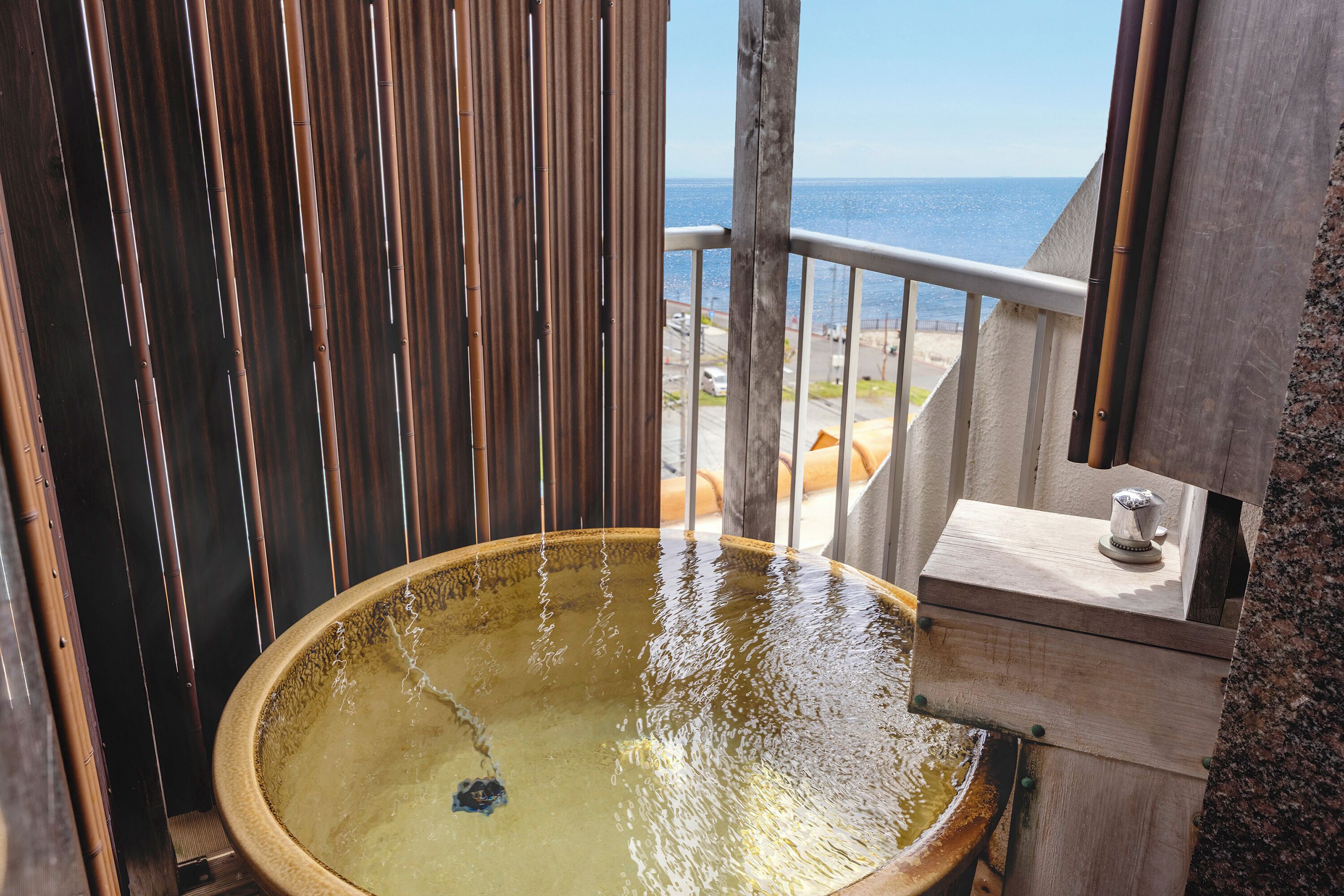 high floor kingroom with open-air baths non-smoking | bathroom | combined shower/bathtub, deep-soaking bathtub, designer toiletries